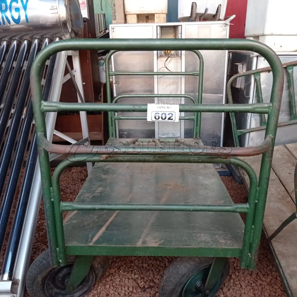 LOTE 602 - 01 CARRINHO PARA TRANSPORTE DE CARGAS COM AVARIAS. (NO ESTADO) ATENÇÃO! FAZER A VISITAÇÃO ANTES DE ARREMATAR, NÃO SABEMOS SE FUNCIONA. LEILÃO NÃO TEM GARANTIA E NEM DEVOLUÇÃO, SUJEITO A POSSÍVEIS AVARIAS VISÍVEIS/OCULTAS E/OU AUSÊNCIA DE COMPONENTES.