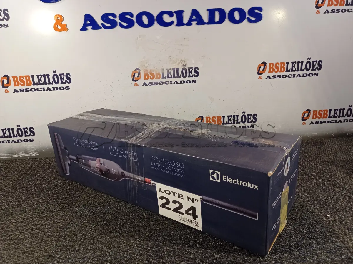 LOTE 224 - 01 - ASPIRADOR VERTICAL POWERSPEED ULTRA ELECTROLUX (NO ESTADO, NÃO SABEMOS SE FUNCIONA. LEILÃO NÃO TEM GARANTIA E NEM DEVOLUÇÃO, SUJEITO A POSSÍVEIS AVARIAS VISÍVEIS/OCULTAS E/OU AUSÊNCIA DE COMPONENTES)
