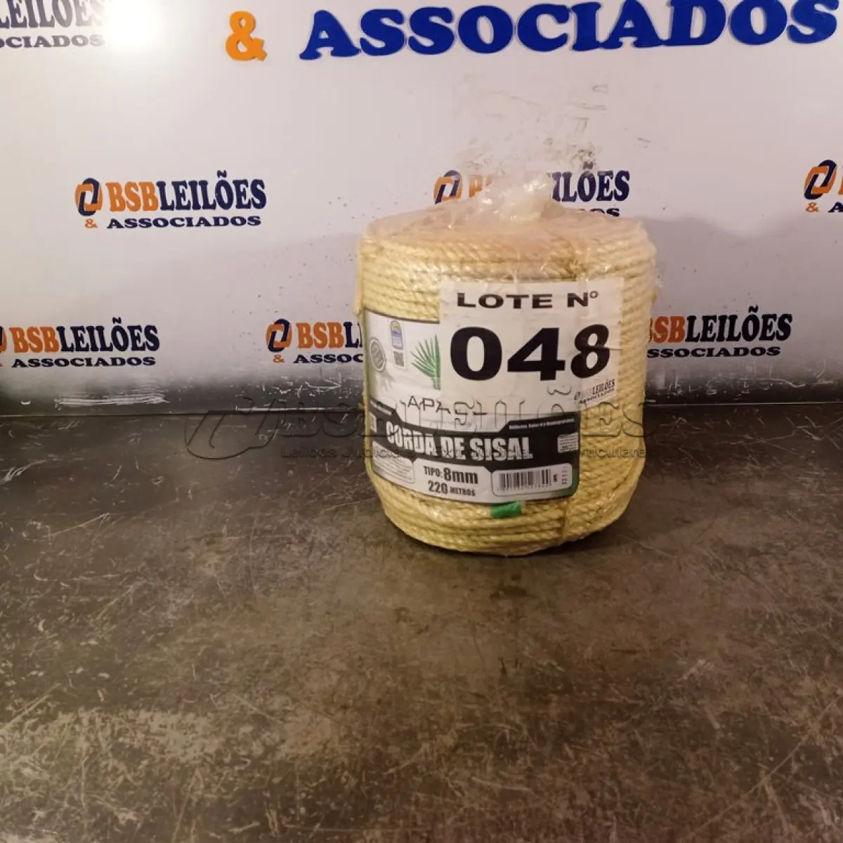 LOTE 048 - 01 - 220 METROS CORDA SISAL 8MM (NO ESTADO, NÃO SABEMOS SE FUNCIONA. LEILÃO NÃO TEM GARANTIA E NEM DEVOLUÇÃO, SUJEITO A POSSÍVEIS AVARIAS VISÍVEIS/OCULTAS E/OU AUSÊNCIA DE COMPONENTES)