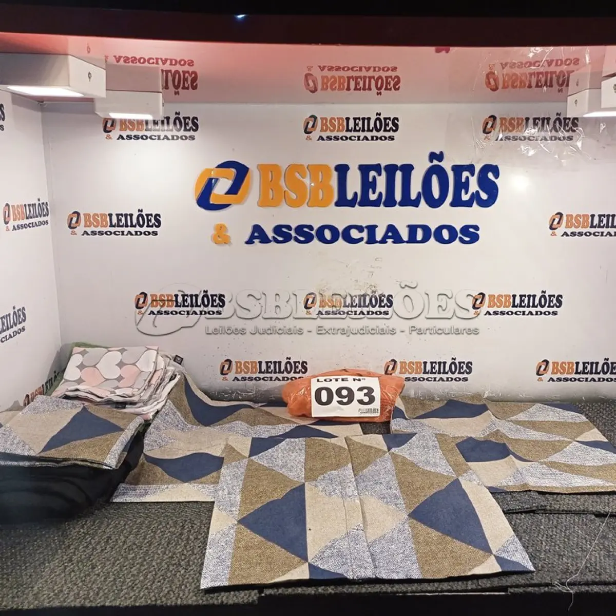LOTE 093 - 10 – ITENS DE ENXOVAL DIVERSOS (NO ESTADO, NÃO SABEMOS SE FUNCIONA. LEILÃO NÃO TEM GARANTIA E NEM DEVOLUÇÃO, SUJEITO A POSSÍVEIS AVARIAS VISÍVEIS/OCULTAS E/OU AUSÊNCIA DE COMPONENTES)