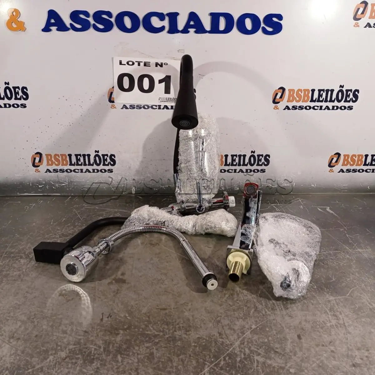 LOTE 001 - 05 – TORNEIRAS DIVERSAS (NO ESTADO, NÃO SABEMOS SE FUNCIONA. LEILÃO NÃO TEM GARANTIA E NEM DEVOLUÇÃO, SUJEITO A POSSÍVEIS AVARIAS VISÍVEIS/OCULTAS E/OU AUSÊNCIA DE COMPONENTES)
