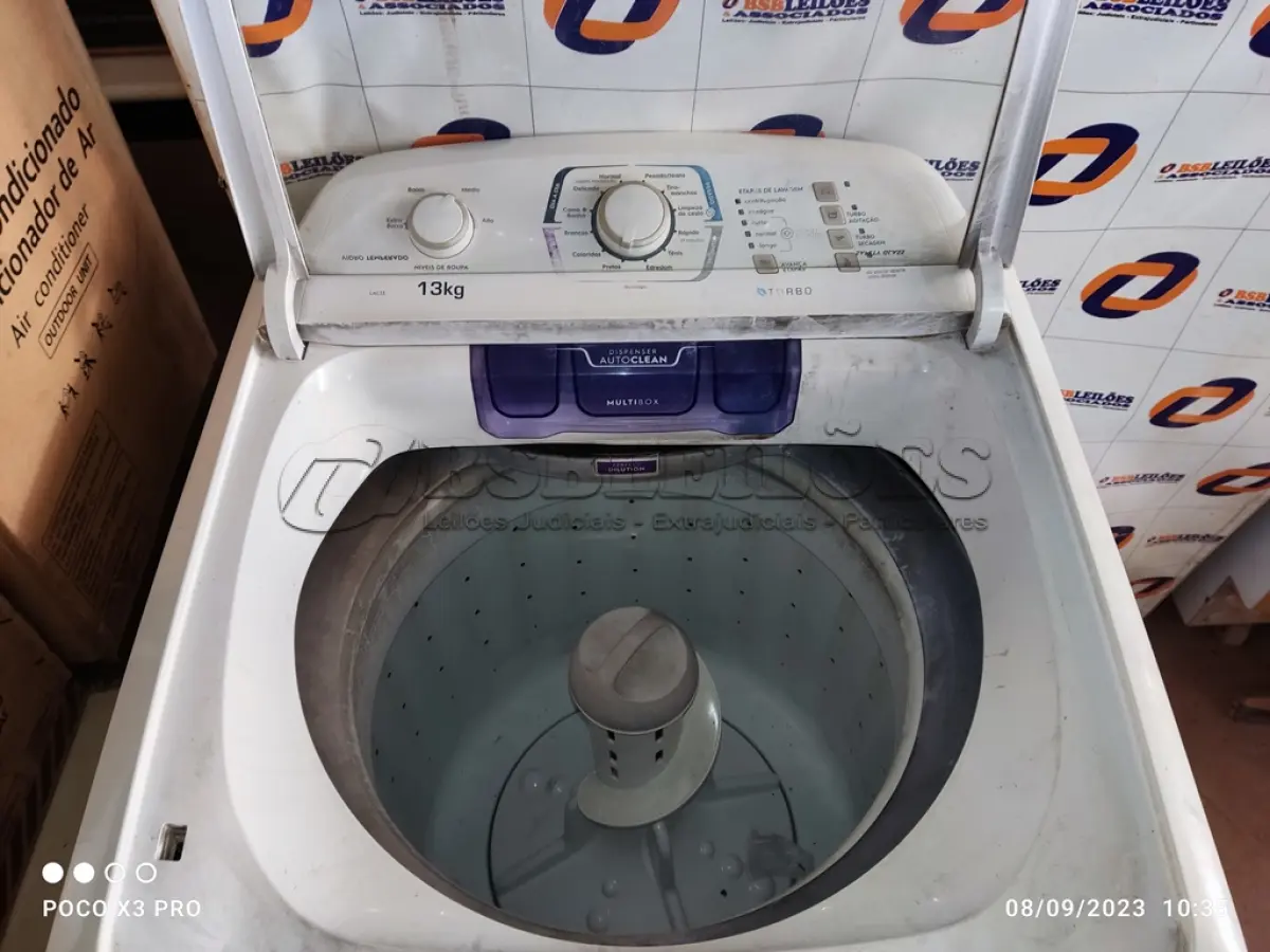 LOTE 113 - 01 - LAVADORA ELECTROLUX 13 KG (NO ESTADO, NÃO SABEMOS SE FUNCIONA. LEILÃO NÃO TEM GARANTIA E NEM DEVOLUÇÃO, SUJEITO A POSSÍVEIS AVARIAS VISÍVEIS/OCULTAS E/OU AUSÊNCIA DE COMPONENTES)
