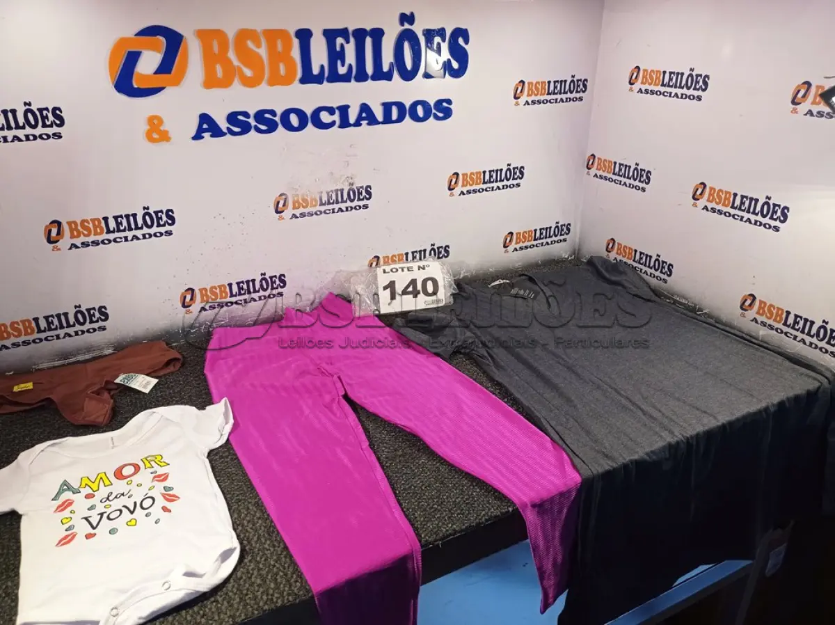 LOTE 140 - 07 – PEÇAS DE ROUPAS FEMININAS (NO ESTADO, NÃO SABEMOS SE FUNCIONA. LEILÃO NÃO TEM GARANTIA E NEM DEVOLUÇÃO, SUJEITO A POSSÍVEIS AVARIAS VISÍVEIS/OCULTAS E/OU AUSÊNCIA DE COMPONENTES)