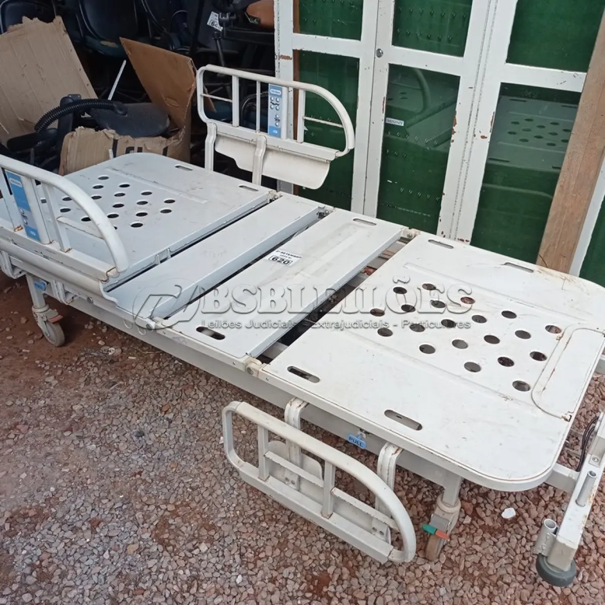 LOTE 620 - 01 CAMA HOSPITALAR. (NO ESTADO) ATENÇÃO! FAZER A VISITAÇÃO ANTES DE ARREMATAR, NÃO SABEMOS SE FUNCIONA. LEILÃO NÃO TEM GARANTIA E NEM DEVOLUÇÃO, SUJEITO A POSSÍVEIS AVARIAS VISÍVEIS/OCULTAS E/OU AUSÊNCIA DE COMPONENTES.