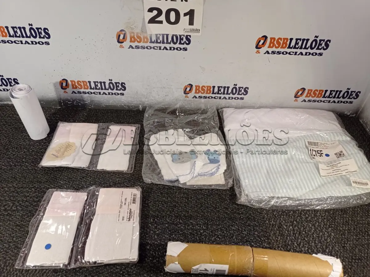 LOTE 201 - 15 – ITENS DE BEBE DIVERSOS (NO ESTADO, NÃO SABEMOS SE FUNCIONA. LEILÃO NÃO TEM GARANTIA E NEM DEVOLUÇÃO, SUJEITO A POSSÍVEIS AVARIAS VISÍVEIS/OCULTAS E/OU AUSÊNCIA DE COMPONENTES)