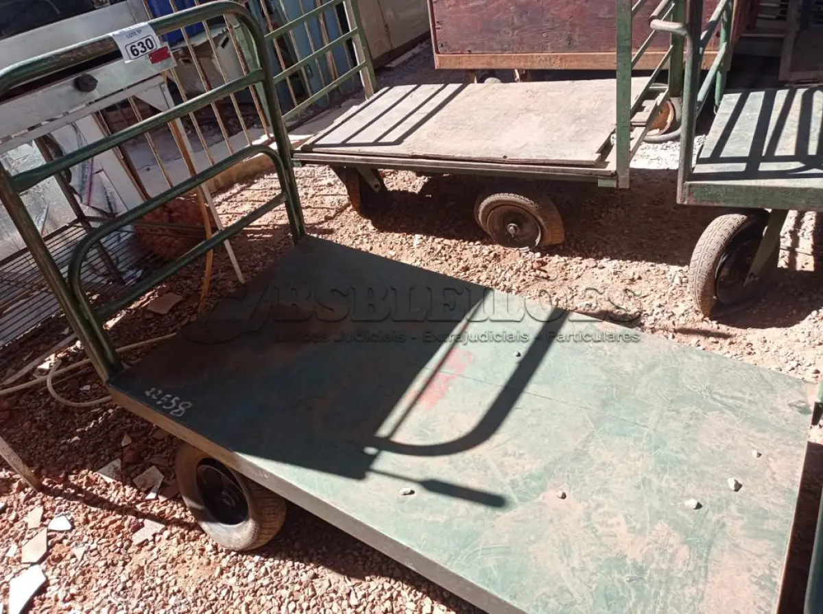 LOTE 630 - 01 CARRINHO PARA TRANSPORTE DE CARGAS COM AVARIAS. (NO ESTADO) ATENÇÃO! FAZER A VISITAÇÃO ANTES DE ARREMATAR, NÃO SABEMOS SE FUNCIONA. LEILÃO NÃO TEM GARANTIA E NEM DEVOLUÇÃO, SUJEITO A POSSÍVEIS AVARIAS VISÍVEIS/OCULTAS E/OU AUSÊNCIA DE COMPONENTES.