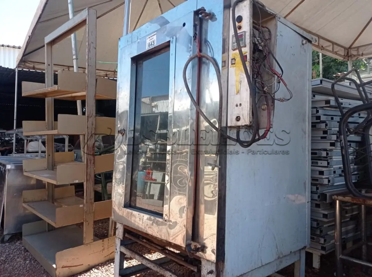 LOTE 643 - 01 FORNO A GÁS INDUSTRIAL COM AVARIAS. (NO ESTADO) ATENÇÃO! FAZER A VISITAÇÃO ANTES DE ARREMATAR, NÃO SABEMOS SE FUNCIONA. LEILÃO NÃO TEM GARANTIA E NEM DEVOLUÇÃO, SUJEITO A POSSÍVEIS AVARIAS VISÍVEIS/OCULTAS E/OU AUSÊNCIA DE COMPONENTES.