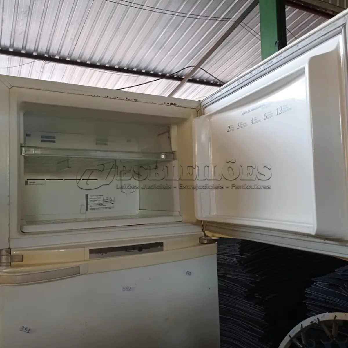 LOTE 590 - 01 GERMINADORA/GELADEIRA. (NO ESTADO) ATENÇÃO! FAZER A VISITAÇÃO ANTES DE ARREMATAR, NÃO SABEMOS SE FUNCIONA. LEILÃO NÃO TEM GARANTIA E NEM DEVOLUÇÃO, SUJEITO A POSSÍVEIS AVARIAS VISÍVEIS/OCULTAS E/OU AUSÊNCIA DE COMPONENTES.