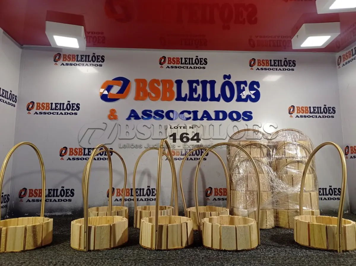 LOTE 164 - 18 – CESTAS DE MADEIRA (NO ESTADO, NÃO SABEMOS SE FUNCIONA. LEILÃO NÃO TEM GARANTIA E NEM DEVOLUÇÃO, SUJEITO A POSSÍVEIS AVARIAS VISÍVEIS/OCULTAS E/OU AUSÊNCIA DE COMPONENTES)