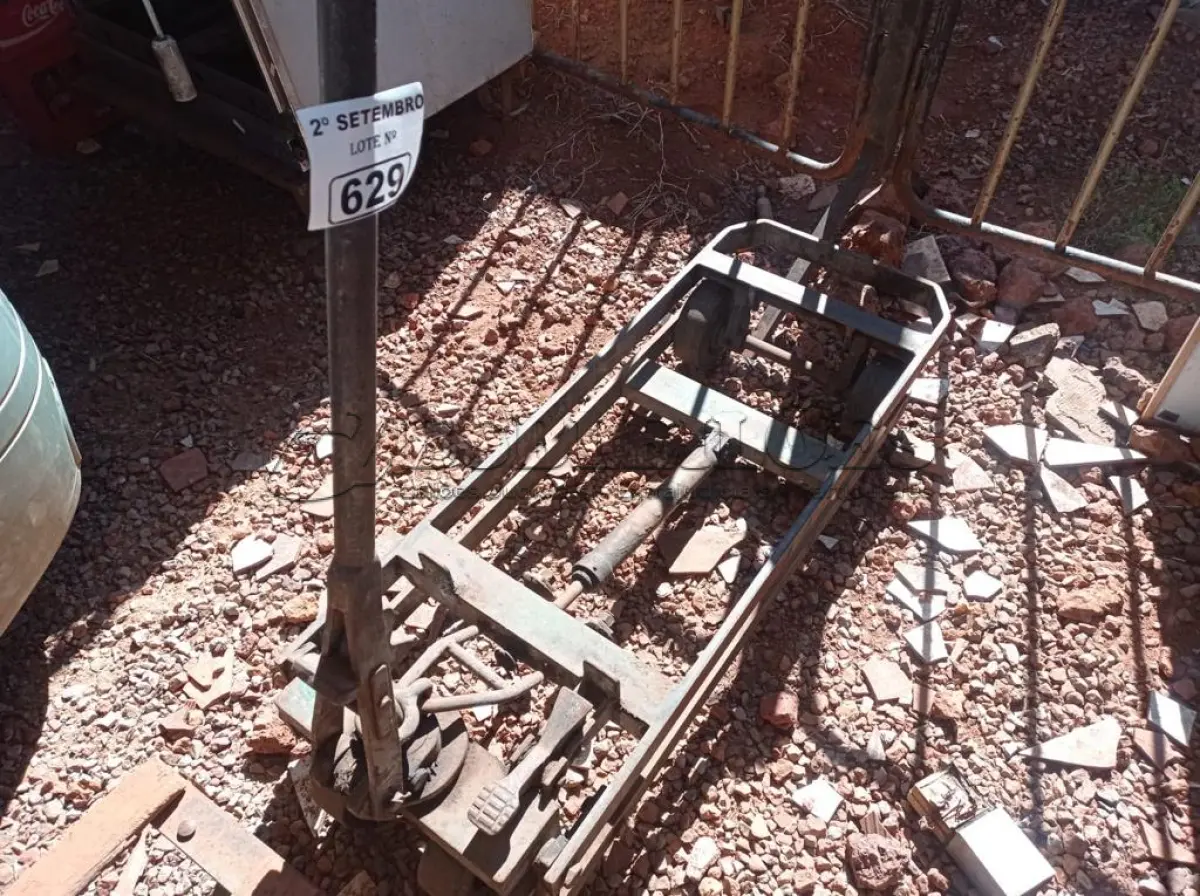 LOTE 629 - 01 CARRINHO PARA TRANSPORTE DE CARGAS COM AVARIAS. (NO ESTADO) ATENÇÃO! FAZER A VISITAÇÃO ANTES DE ARREMATAR, NÃO SABEMOS SE FUNCIONA. LEILÃO NÃO TEM GARANTIA E NEM DEVOLUÇÃO, SUJEITO A POSSÍVEIS AVARIAS VISÍVEIS/OCULTAS E/OU AUSÊNCIA DE COMPONENTES.