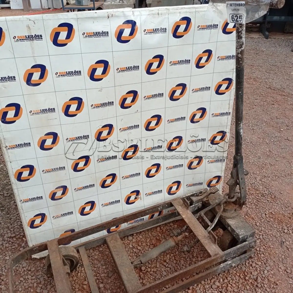 LOTE 625 - 01 CARRINHO PARA TRANSPORTE DE CARGAS COM AVARIAS. (NO ESTADO) ATENÇÃO! FAZER A VISITAÇÃO ANTES DE ARREMATAR, NÃO SABEMOS SE FUNCIONA. LEILÃO NÃO TEM GARANTIA E NEM DEVOLUÇÃO, SUJEITO A POSSÍVEIS AVARIAS VISÍVEIS/OCULTAS E/OU AUSÊNCIA DE COMPONENTES.