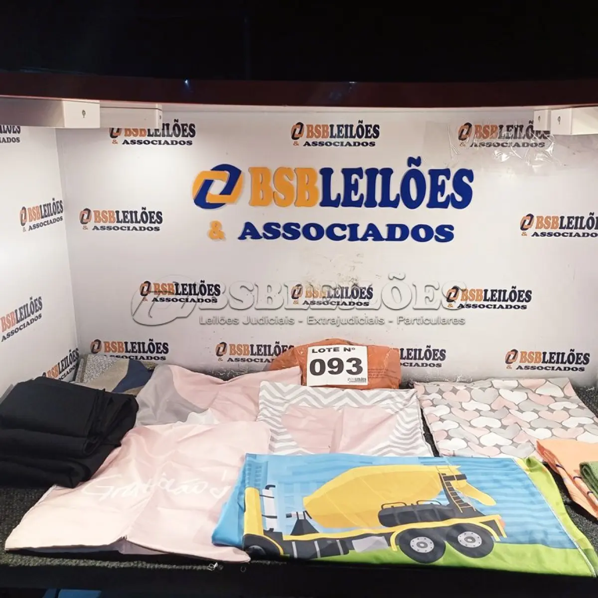 LOTE 093 - 10 – ITENS DE ENXOVAL DIVERSOS (NO ESTADO, NÃO SABEMOS SE FUNCIONA. LEILÃO NÃO TEM GARANTIA E NEM DEVOLUÇÃO, SUJEITO A POSSÍVEIS AVARIAS VISÍVEIS/OCULTAS E/OU AUSÊNCIA DE COMPONENTES)