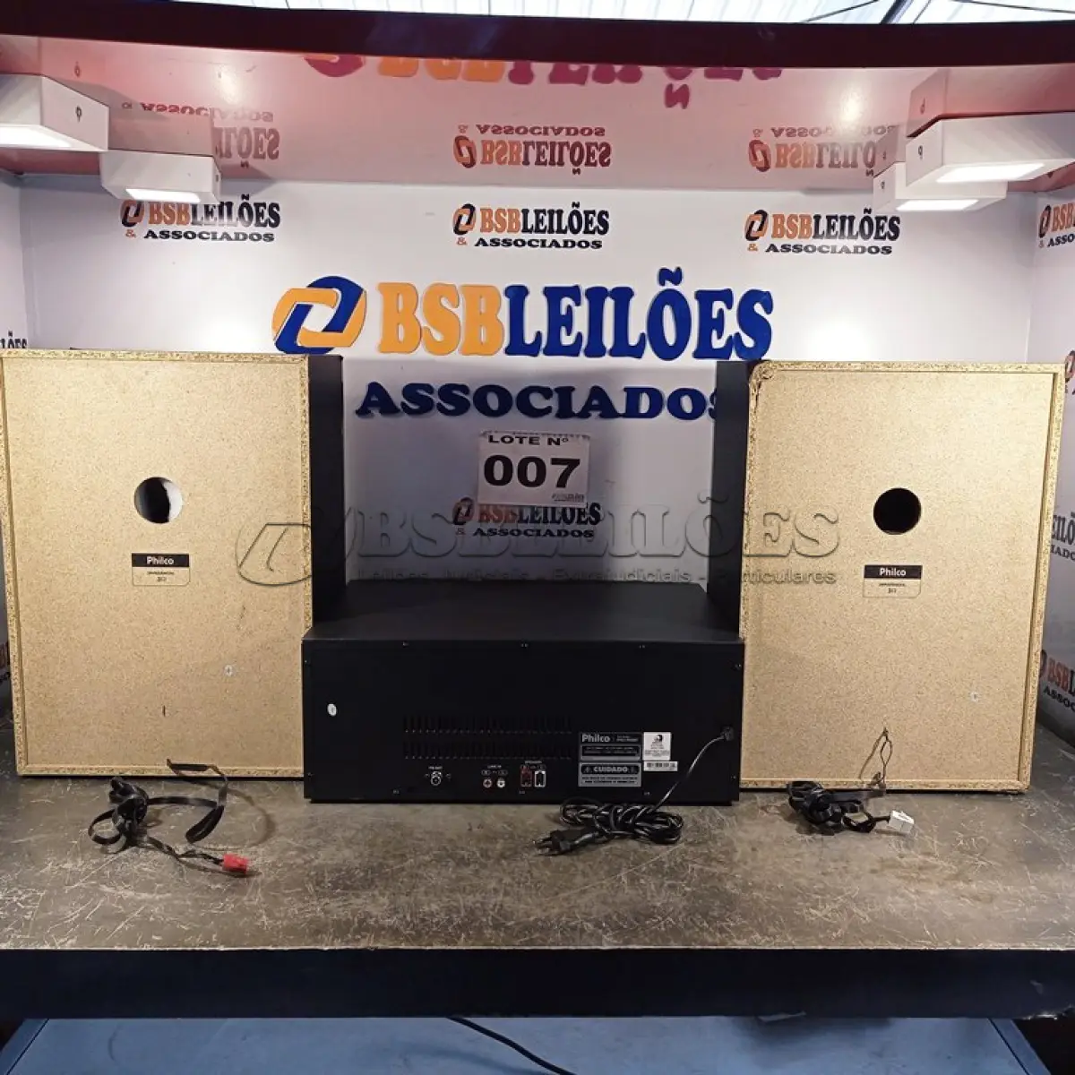 LOTE 007 - 01 - MINI SYSTEM PHILCO PHS1900BT PRETO COM BLUETOOTH 1900W DE POTÊNCIA - 127V/220V (NO ESTADO, NÃO SABEMOS SE FUNCIONA. LEILÃO NÃO TEM GARANTIA E NEM DEVOLUÇÃO, SUJEITO A POSSÍVEIS AVARIAS VISÍVEIS/OCULTAS E/OU AUSÊNCIA DE COMPONENTES)