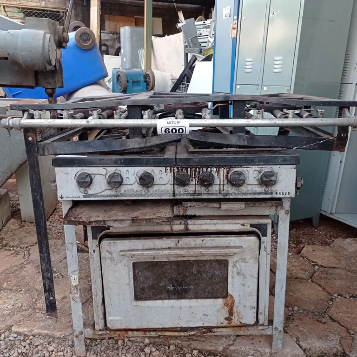 LOTE 600 - 02 FOGÕES INDUSTRIAL MARCAS E MODELOS DIVERSOS PARA RETIRADA DE PEÇAS. (NO ESTADO) ATENÇÃO! FAZER A VISITAÇÃO ANTES DE ARREMATAR, NÃO SABEMOS SE FUNCIONA. LEILÃO NÃO TEM GARANTIA E NEM DEVOLUÇÃO, SUJEITO A POSSÍVEIS AVARIAS VISÍVEIS/OCULTAS E/OU AUSÊNCIA DE COMPONENTES.