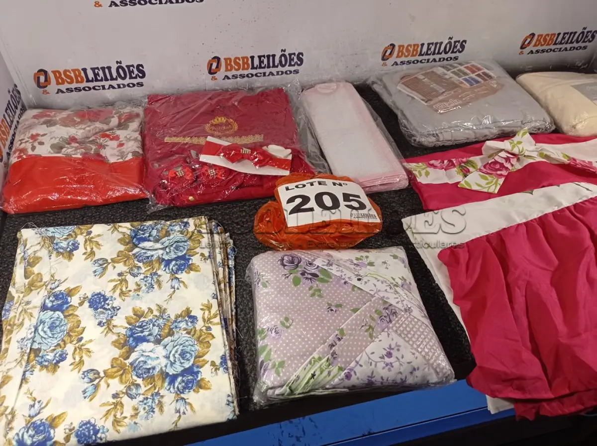 LOTE 205 - 10 - ITENS DE ENXOVAIS DIVERSOS (NO ESTADO, NÃO SABEMOS SE FUNCIONA. LEILÃO NÃO TEM GARANTIA E NEM DEVOLUÇÃO, SUJEITO A POSSÍVEIS AVARIAS VISÍVEIS/OCULTAS E/OU AUSÊNCIA DE COMPONENTES)