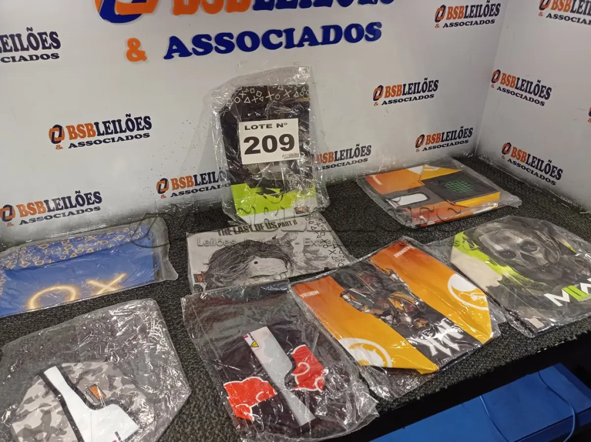 LOTE 209 - 01 - CAPAS CONSOLE (NO ESTADO, NÃO SABEMOS SE FUNCIONA. LEILÃO NÃO TEM GARANTIA E NEM DEVOLUÇÃO, SUJEITO A POSSÍVEIS AVARIAS VISÍVEIS/OCULTAS E/OU AUSÊNCIA DE COMPONENTES)