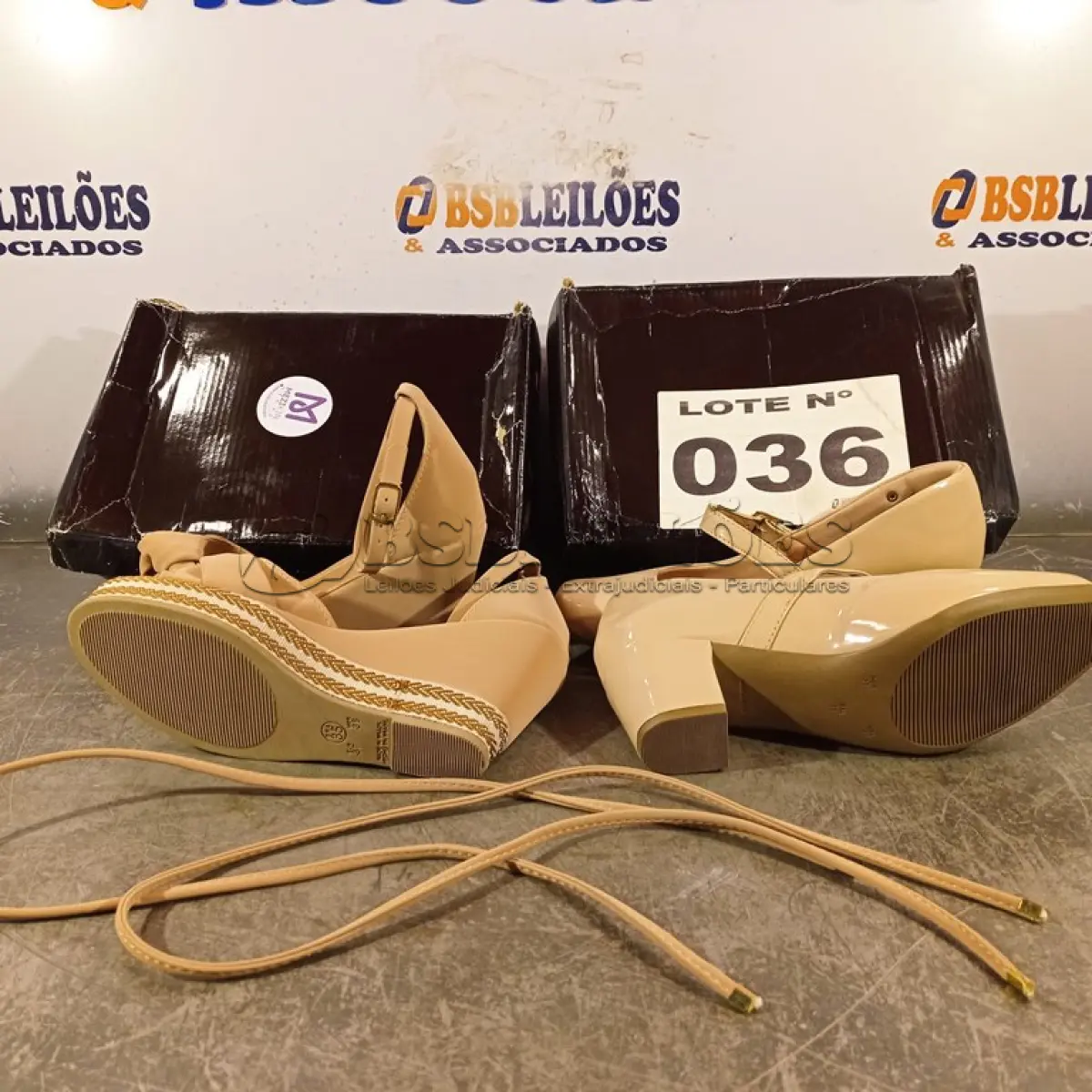 LOTE 036 - 02 – PARES DE CALÇADOS FEMININO Nº 35 (NO ESTADO, NÃO SABEMOS SE FUNCIONA. LEILÃO NÃO TEM GARANTIA E NEM DEVOLUÇÃO, SUJEITO A POSSÍVEIS AVARIAS VISÍVEIS/OCULTAS E/OU AUSÊNCIA DE COMPONENTES)