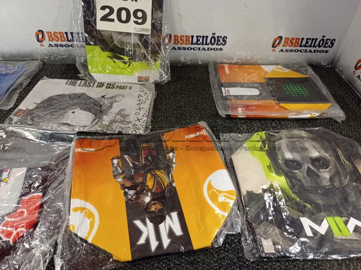 LOTE 209 - 01 - CAPAS CONSOLE (NO ESTADO, NÃO SABEMOS SE FUNCIONA. LEILÃO NÃO TEM GARANTIA E NEM DEVOLUÇÃO, SUJEITO A POSSÍVEIS AVARIAS VISÍVEIS/OCULTAS E/OU AUSÊNCIA DE COMPONENTES)