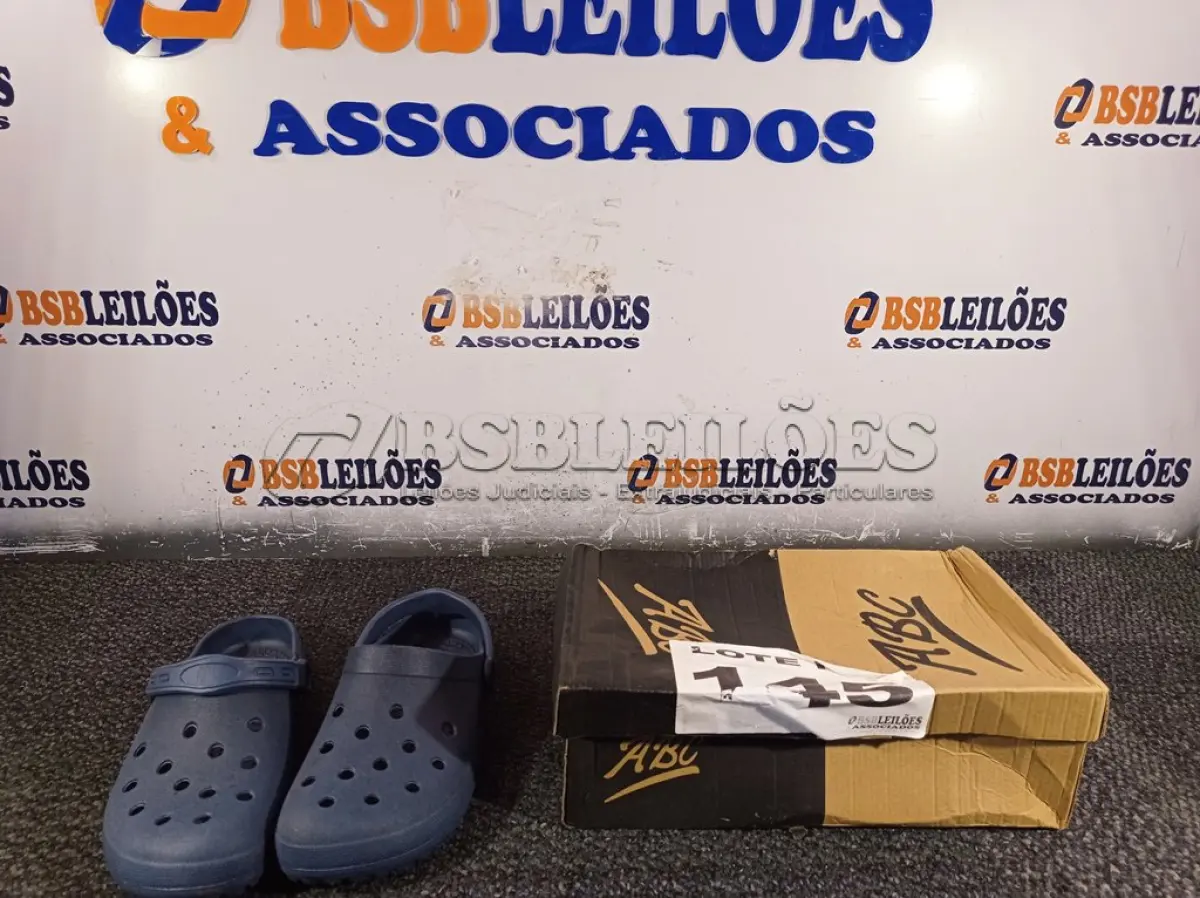 LOTE 145 - 02 – PARES DE CALÇADOS MASCULINO Nº 39 (NO ESTADO, NÃO SABEMOS SE FUNCIONA. LEILÃO NÃO TEM GARANTIA E NEM DEVOLUÇÃO, SUJEITO A POSSÍVEIS AVARIAS VISÍVEIS/OCULTAS E/OU AUSÊNCIA DE COMPONENTES)