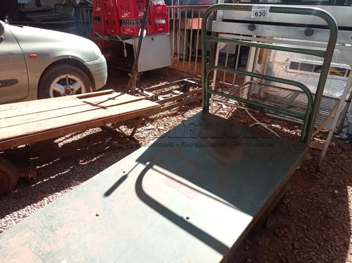 LOTE 630 - 01 CARRINHO PARA TRANSPORTE DE CARGAS COM AVARIAS. (NO ESTADO) ATENÇÃO! FAZER A VISITAÇÃO ANTES DE ARREMATAR, NÃO SABEMOS SE FUNCIONA. LEILÃO NÃO TEM GARANTIA E NEM DEVOLUÇÃO, SUJEITO A POSSÍVEIS AVARIAS VISÍVEIS/OCULTAS E/OU AUSÊNCIA DE COMPONENTES.