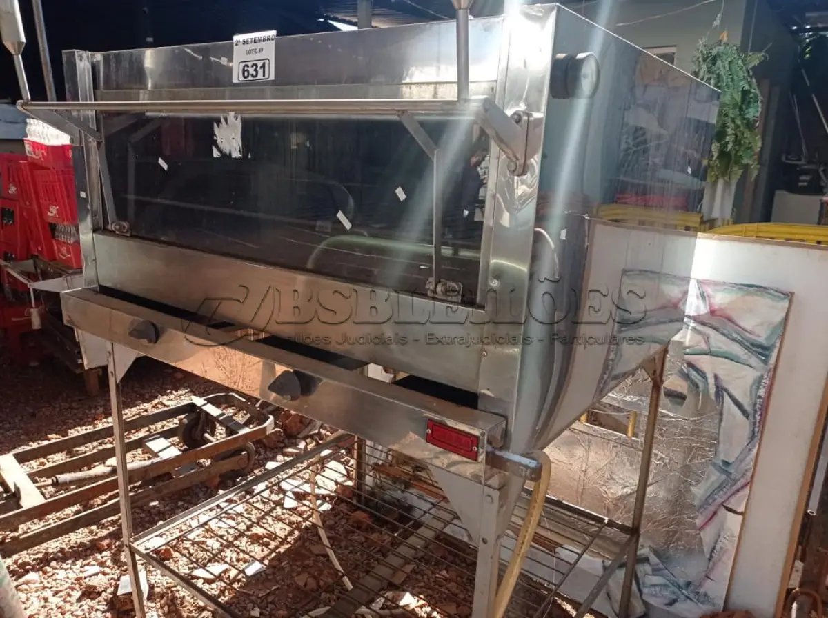 LOTE 631 - 01 FORNO INDUSTRIAL A GÁS. (NO ESTADO) ATENÇÃO! FAZER A VISITAÇÃO ANTES DE ARREMATAR, NÃO SABEMOS SE FUNCIONA. LEILÃO NÃO TEM GARANTIA E NEM DEVOLUÇÃO, SUJEITO A POSSÍVEIS AVARIAS VISÍVEIS/OCULTAS E/OU AUSÊNCIA DE COMPONENTES.