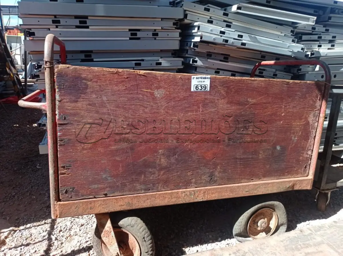 LOTE 639 - 01 CARRINHO PARA TRANSPORTE DE CARGAS COM AVARIAS. (NO ESTADO) ATENÇÃO! FAZER A VISITAÇÃO ANTES DE ARREMATAR, NÃO SABEMOS SE FUNCIONA. LEILÃO NÃO TEM GARANTIA E NEM DEVOLUÇÃO, SUJEITO A POSSÍVEIS AVARIAS VISÍVEIS/OCULTAS E/OU AUSÊNCIA DE COMPONENTES.