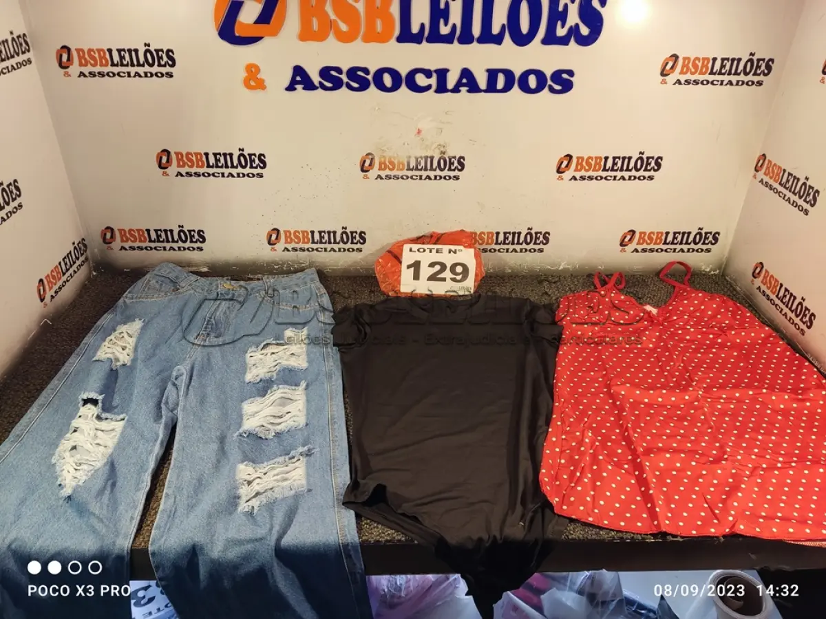 LOTE 129 - 10 – PEÇAS DE ROUPAS FEMININAS DIVERSAS (NO ESTADO, NÃO SABEMOS SE FUNCIONA. LEILÃO NÃO TEM GARANTIA E NEM DEVOLUÇÃO, SUJEITO A POSSÍVEIS AVARIAS VISÍVEIS/OCULTAS E/OU AUSÊNCIA DE COMPONENTES)