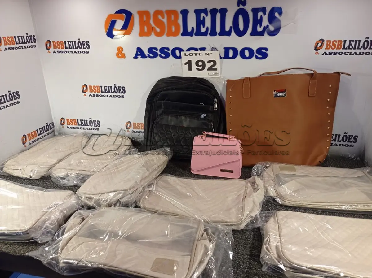 LOTE 192 - 13 - BOLSAS NECESSAIRE LIPO MANUAL CORPS LIGNEA E 04 BOLSAS DIVERSAS.(NO ESTADO, NÃO SABEMOS SE FUNCIONA. LEILÃO NÃO TEM GARANTIA E NEM DEVOLUÇÃO, SUJEITO A POSSÍVEIS AVARIAS VISÍVEIS/OCULTAS E/OU AUSÊNCIA DE COMPONENTES)