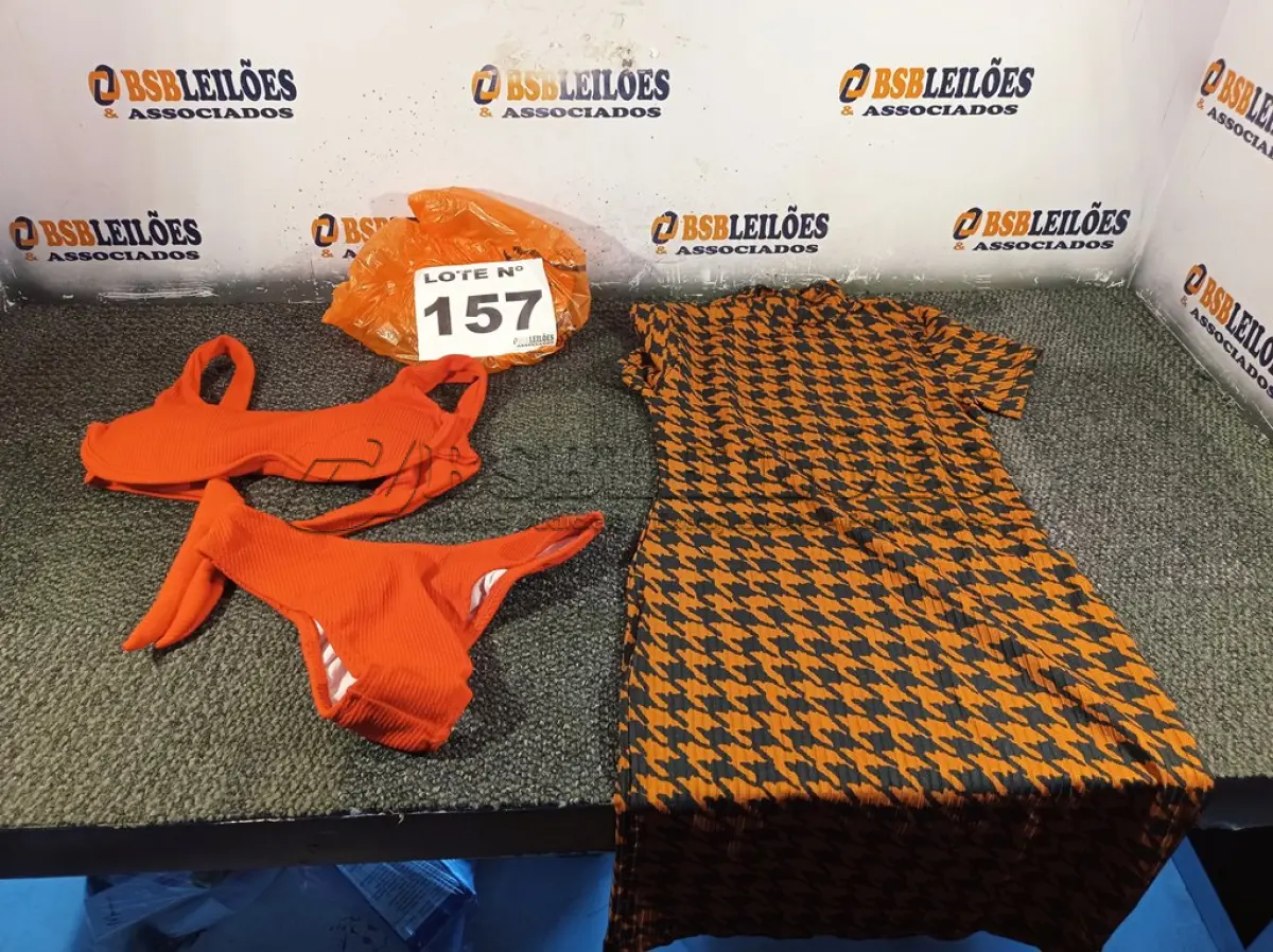 LOTE 157 - 12 – PEÇAS DE ROUPAS FEMININAS DIVERSAS (NO ESTADO, NÃO SABEMOS SE FUNCIONA. LEILÃO NÃO TEM GARANTIA E NEM DEVOLUÇÃO, SUJEITO A POSSÍVEIS AVARIAS VISÍVEIS/OCULTAS E/OU AUSÊNCIA DE COMPONENTES)