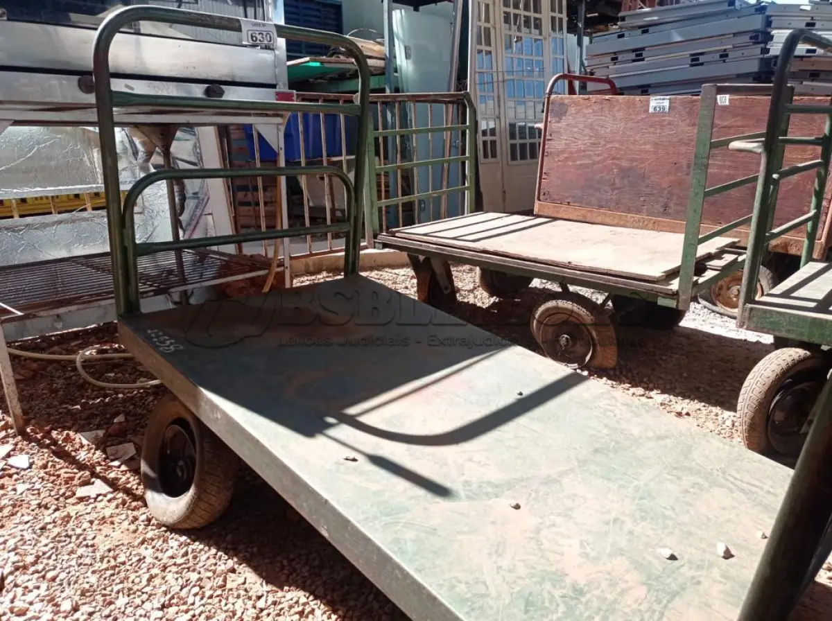 LOTE 630 - 01 CARRINHO PARA TRANSPORTE DE CARGAS COM AVARIAS. (NO ESTADO) ATENÇÃO! FAZER A VISITAÇÃO ANTES DE ARREMATAR, NÃO SABEMOS SE FUNCIONA. LEILÃO NÃO TEM GARANTIA E NEM DEVOLUÇÃO, SUJEITO A POSSÍVEIS AVARIAS VISÍVEIS/OCULTAS E/OU AUSÊNCIA DE COMPONENTES.