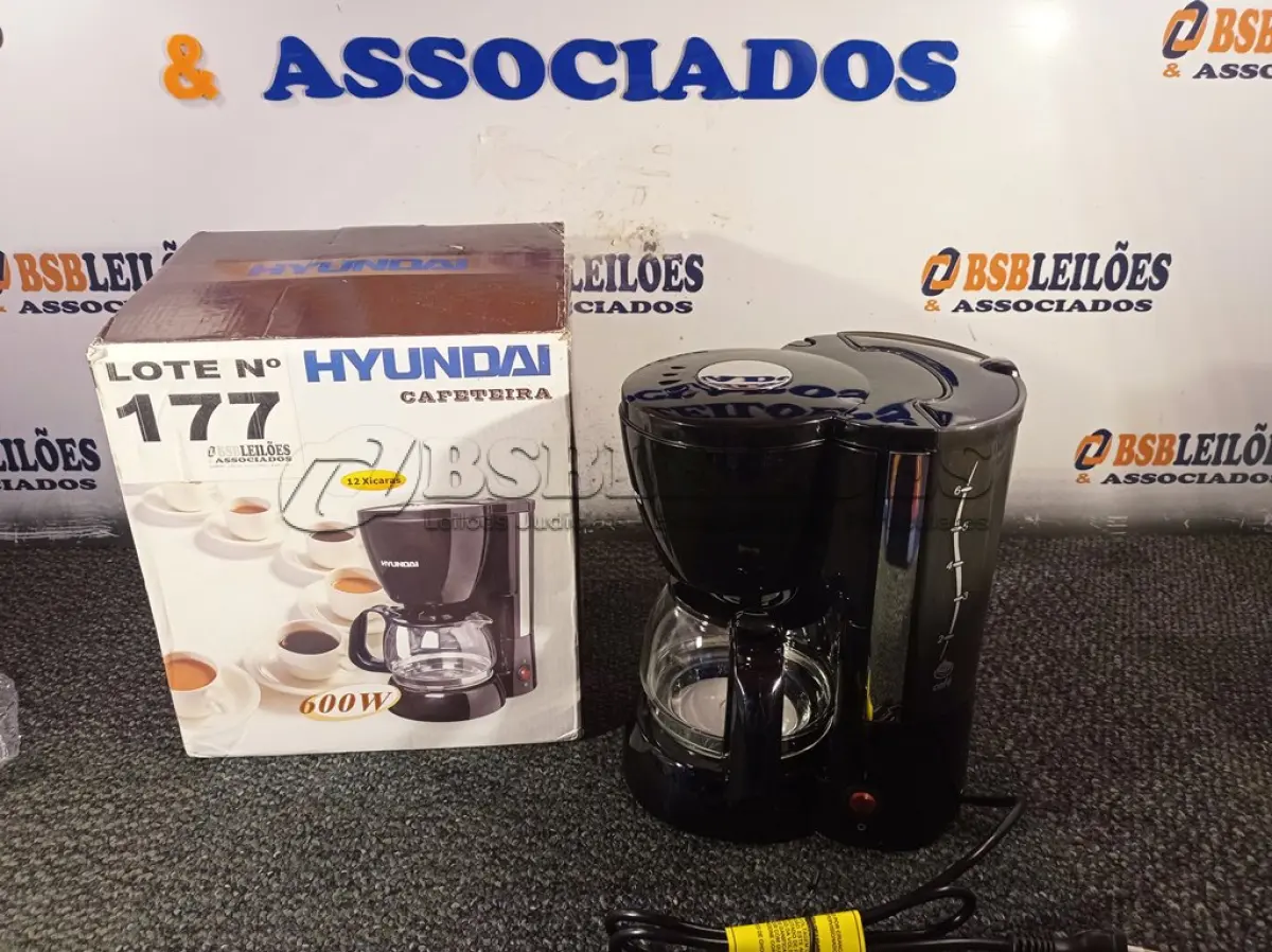 LOTE 177 - 01 - CAFETEIRA ELÉTRICA HYUNDAI P/ 12 XICARAS (NO ESTADO, NÃO SABEMOS SE FUNCIONA. LEILÃO NÃO TEM GARANTIA E NEM DEVOLUÇÃO, SUJEITO A POSSÍVEIS AVARIAS VISÍVEIS/OCULTAS E/OU AUSÊNCIA DE COMPONENTES)