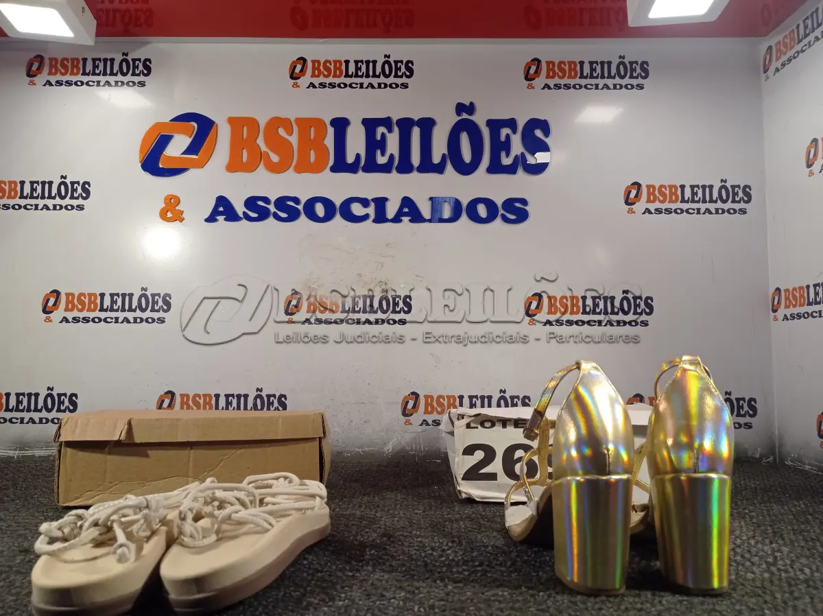 LOTE 269 - 02 – PARES DE CALÇADOS FEMININO Nº 37 (NO ESTADO, NÃO SABEMOS SE FUNCIONA. LEILÃO NÃO TEM GARANTIA E NEM DEVOLUÇÃO, SUJEITO A POSSÍVEIS AVARIAS VISÍVEIS/OCULTAS E/OU AUSÊNCIA DE COMPONENTES)