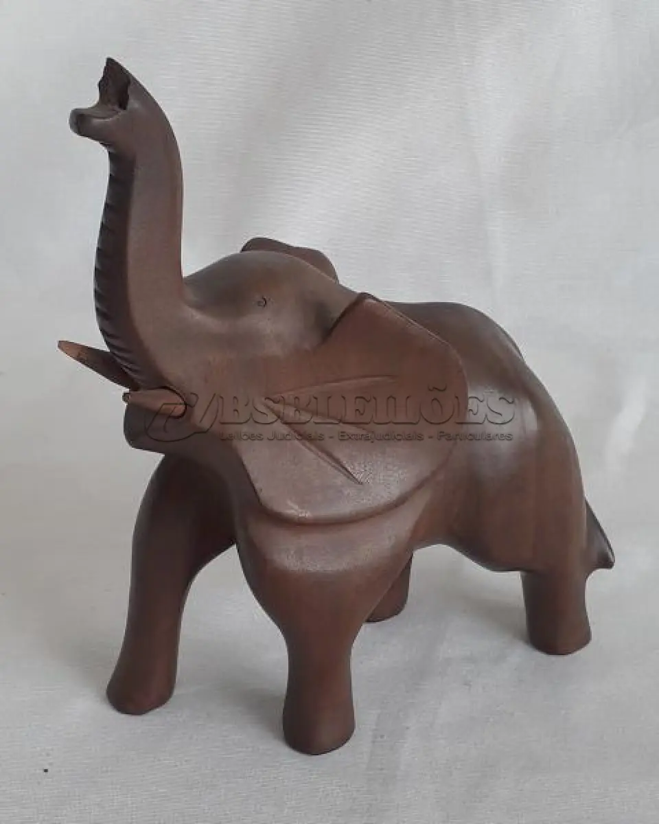 LOTE 076 - DUAS ESCULTURAS DE MADEIRA ELEFANTES. 20 E 10 CM.(NO ESTADO)