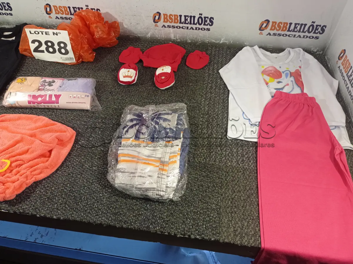 LOTE 288 - 12 – PEÇAS DE ROUPAS INFANTIL DIVERSAS (NO ESTADO, NÃO SABEMOS SE FUNCIONA. LEILÃO NÃO TEM GARANTIA E NEM DEVOLUÇÃO, SUJEITO A POSSÍVEIS AVARIAS VISÍVEIS/OCULTAS E/OU AUSÊNCIA DE COMPONENTES)