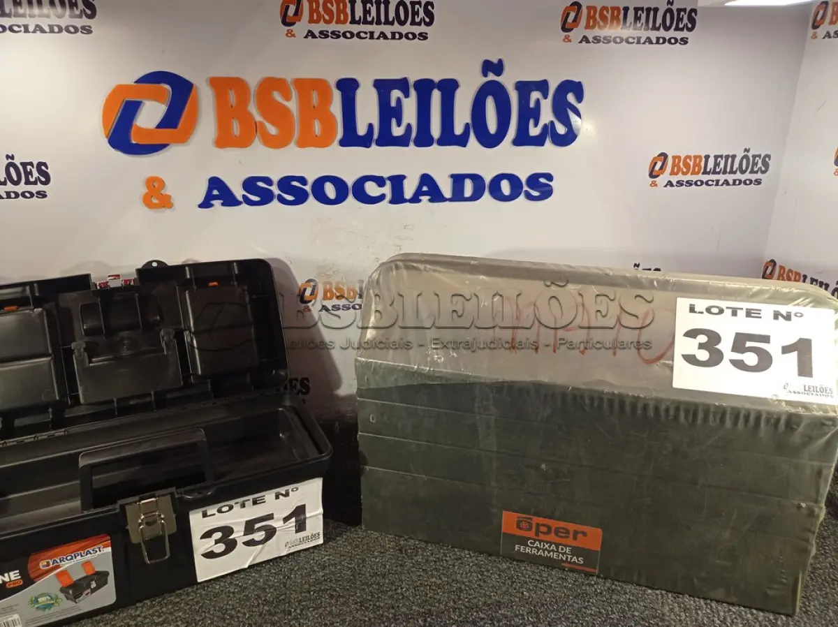 LOTE 351 - 02 – CAIXAS DE FERRAMENTAS (NO ESTADO, NÃO SABEMOS SE FUNCIONA. LEILÃO NÃO TEM GARANTIA E NEM DEVOLUÇÃO, SUJEITO A POSSÍVEIS AVARIAS VISÍVEIS/OCULTAS E/OU AUSÊNCIA DE COMPONENTES)