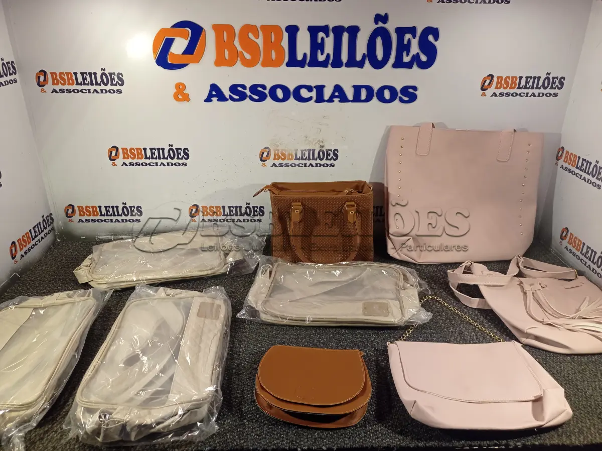 LOTE 277 - 13 - BOLSAS NECESSAIRE LIPO MANUAL CORPS LIGNEA E 04 BOLSAS DIVERSAS. (NO ESTADO, NÃO SABEMOS SE FUNCIONA. LEILÃO NÃO TEM GARANTIA E NEM DEVOLUÇÃO, SUJEITO A POSSÍVEIS AVARIAS VISÍVEIS/OCULTAS E/OU AUSÊNCIA DE COMPONENTES)