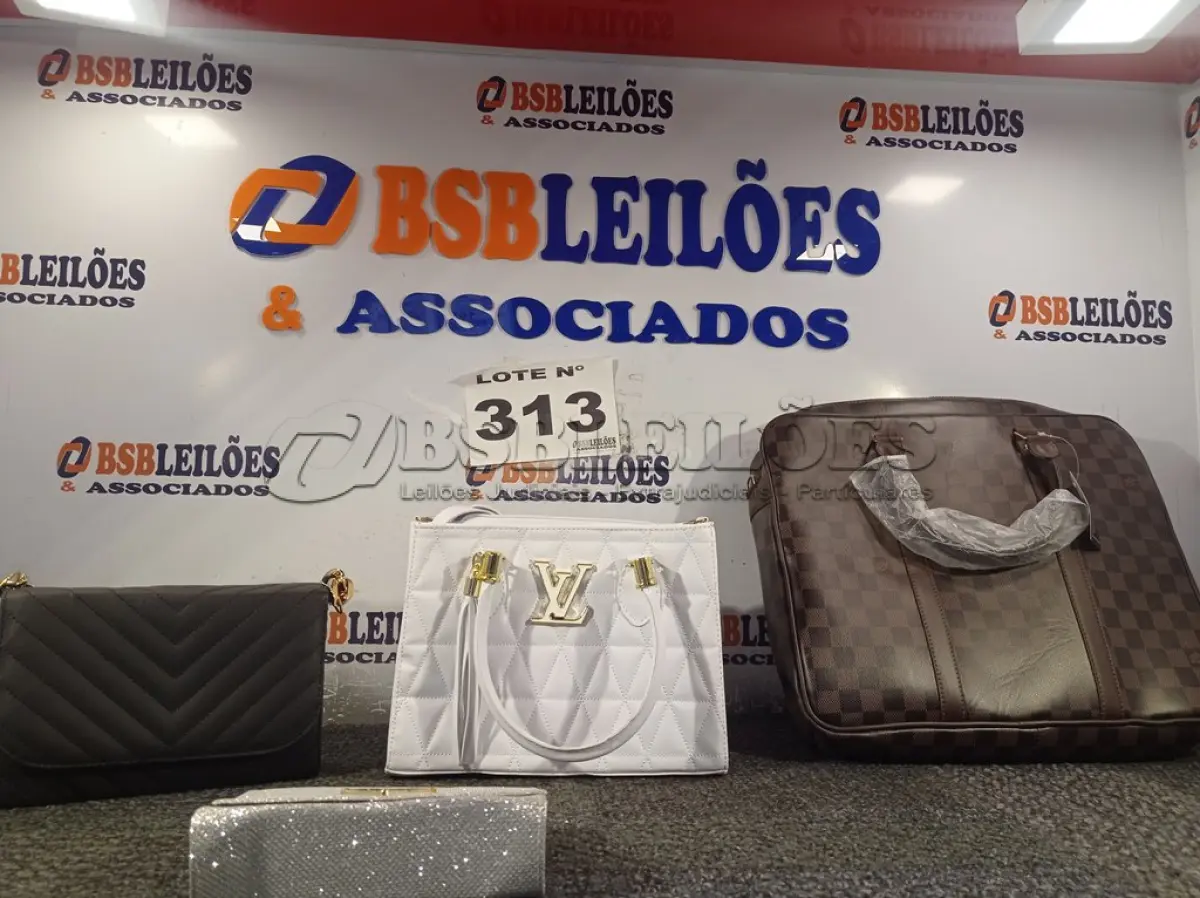 LOTE 313 - 04 – BOLSAS DIVERSAS (NO ESTADO, NÃO SABEMOS SE FUNCIONA. LEILÃO NÃO TEM GARANTIA E NEM DEVOLUÇÃO, SUJEITO A POSSÍVEIS AVARIAS VISÍVEIS/OCULTAS E/OU AUSÊNCIA DE COMPONENTES)