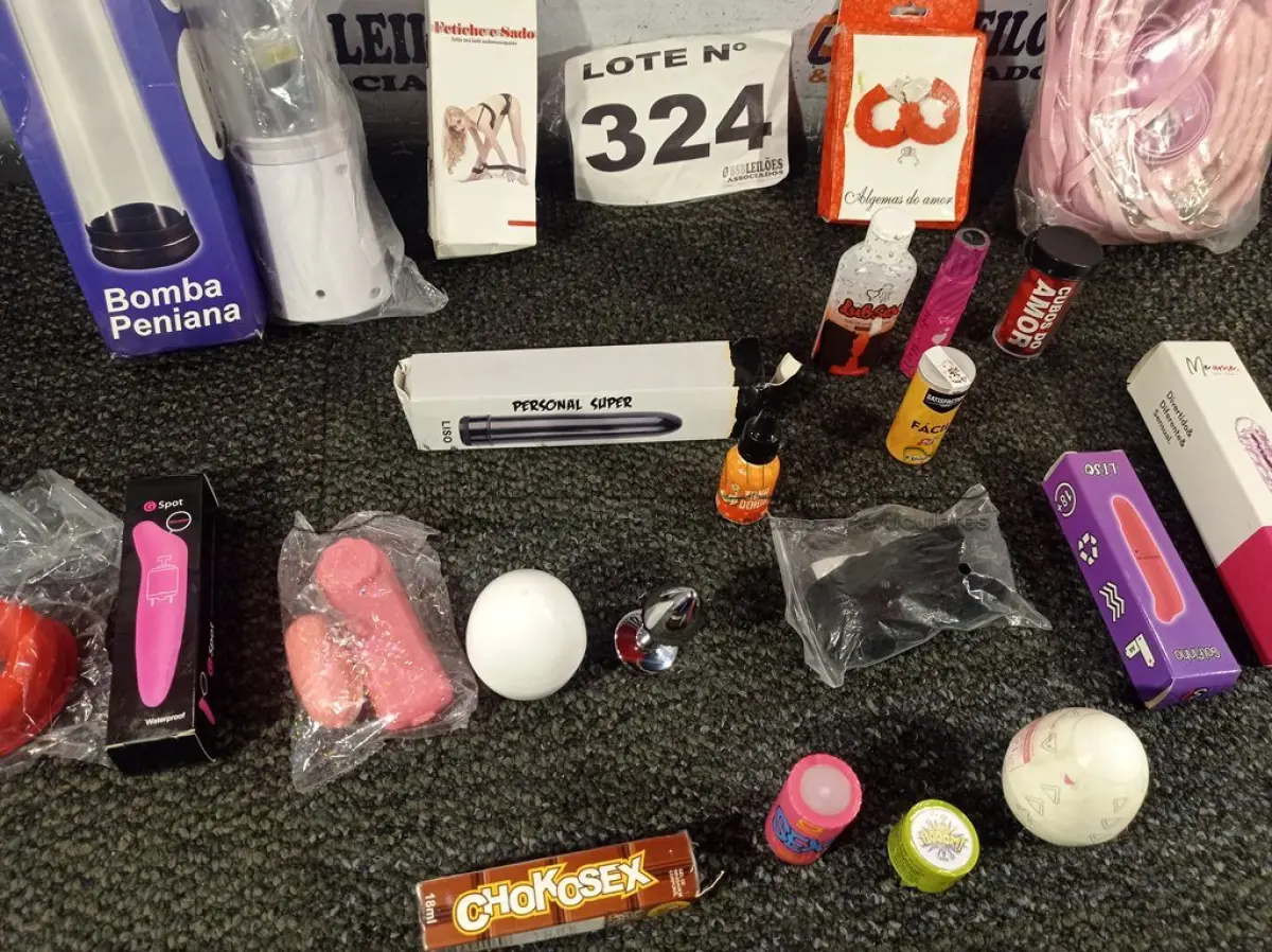 LOTE 324 - 21 – ITENS SEX SHOP DIVERSOS (NO ESTADO, NÃO SABEMOS SE FUNCIONA. LEILÃO NÃO TEM GARANTIA E NEM DEVOLUÇÃO, SUJEITO A POSSÍVEIS AVARIAS VISÍVEIS/OCULTAS E/OU AUSÊNCIA DE COMPONENTES)