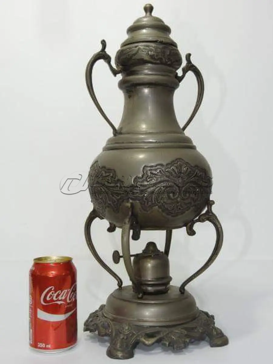 LOTE 156 - ANTIGO SAMOVAR EM METAL 52 DE ALTURA PESA  3,105KG (NO ESTADO)