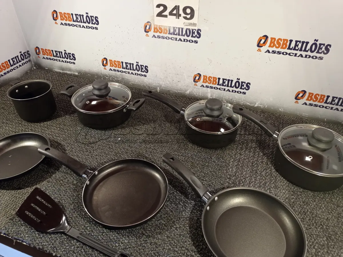 LOTE 249 - 01 - CONJUNTO DE PANELAS 07 PEÇAS ANTIADERENTE (NO ESTADO, NÃO SABEMOS SE FUNCIONA. LEILÃO NÃO TEM GARANTIA E NEM DEVOLUÇÃO, SUJEITO A POSSÍVEIS AVARIAS VISÍVEIS/OCULTAS E/OU AUSÊNCIA DE COMPONENTES)