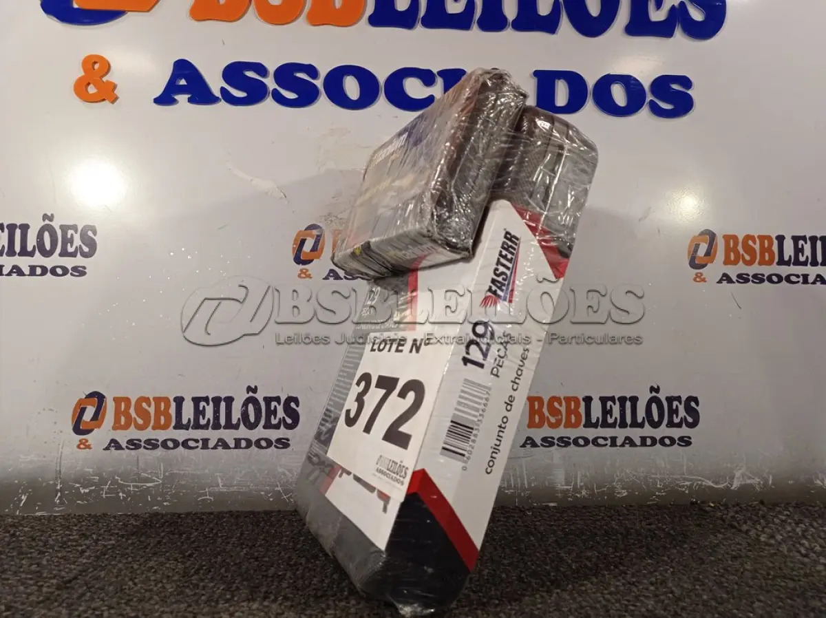 LOTE 372 - 02 – KITS DE FERRAMENTAS (NO ESTADO, NÃO SABEMOS SE FUNCIONA. LEILÃO NÃO TEM GARANTIA E NEM DEVOLUÇÃO, SUJEITO A POSSÍVEIS AVARIAS VISÍVEIS/OCULTAS E/OU AUSÊNCIA DE COMPONENTES)