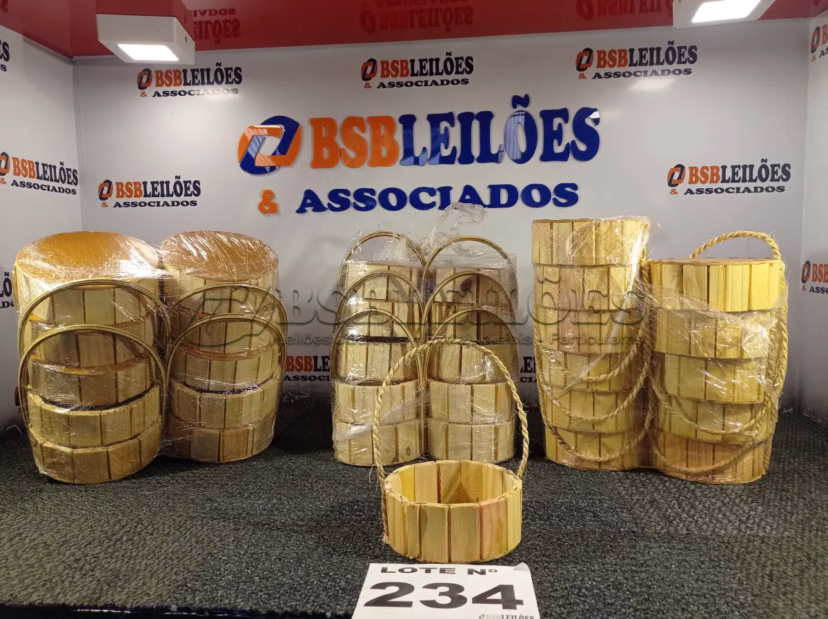LOTE 234 - 36 – CESTAS DE MADEIRA (NO ESTADO, NÃO SABEMOS SE FUNCIONA. LEILÃO NÃO TEM GARANTIA E NEM DEVOLUÇÃO, SUJEITO A POSSÍVEIS AVARIAS VISÍVEIS/OCULTAS E/OU AUSÊNCIA DE COMPONENTES)