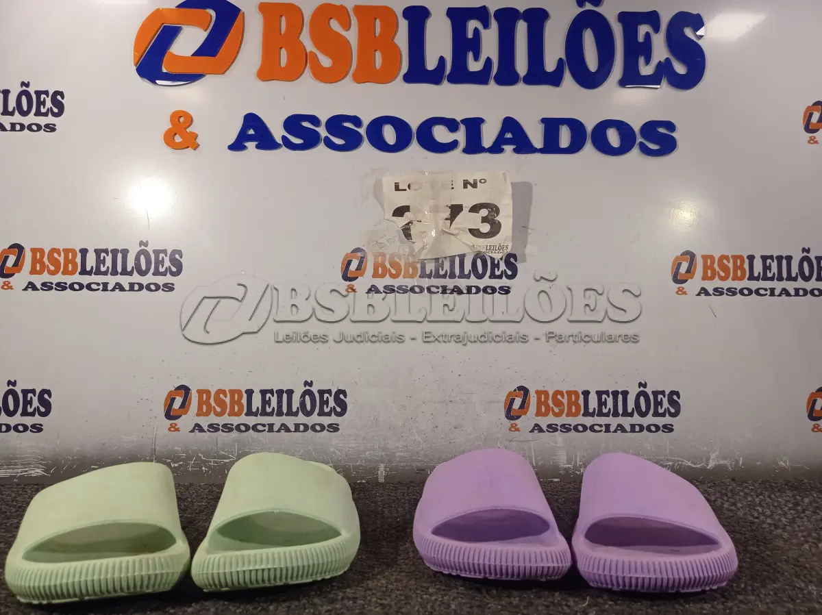 LOTE 273 - 02 – PARES DE CALÇADOS FEMININO Nº 37 (NO ESTADO, NÃO SABEMOS SE FUNCIONA. LEILÃO NÃO TEM GARANTIA E NEM DEVOLUÇÃO, SUJEITO A POSSÍVEIS AVARIAS VISÍVEIS/OCULTAS E/OU AUSÊNCIA DE COMPONENTES)