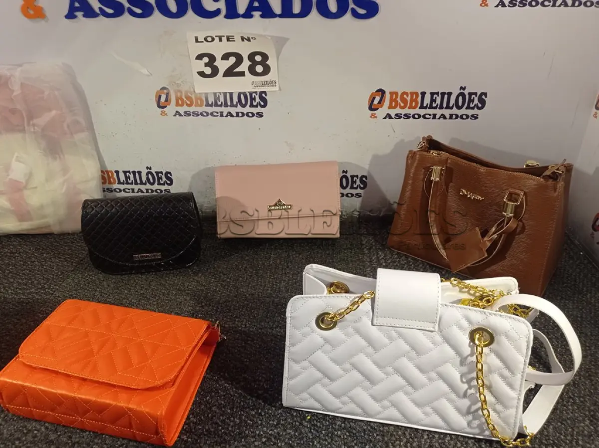 LOTE 328 - 07 – BOLSAS DIVERSAS (NO ESTADO, NÃO SABEMOS SE FUNCIONA. LEILÃO NÃO TEM GARANTIA E NEM DEVOLUÇÃO, SUJEITO A POSSÍVEIS AVARIAS VISÍVEIS/OCULTAS E/OU AUSÊNCIA DE COMPONENTES)