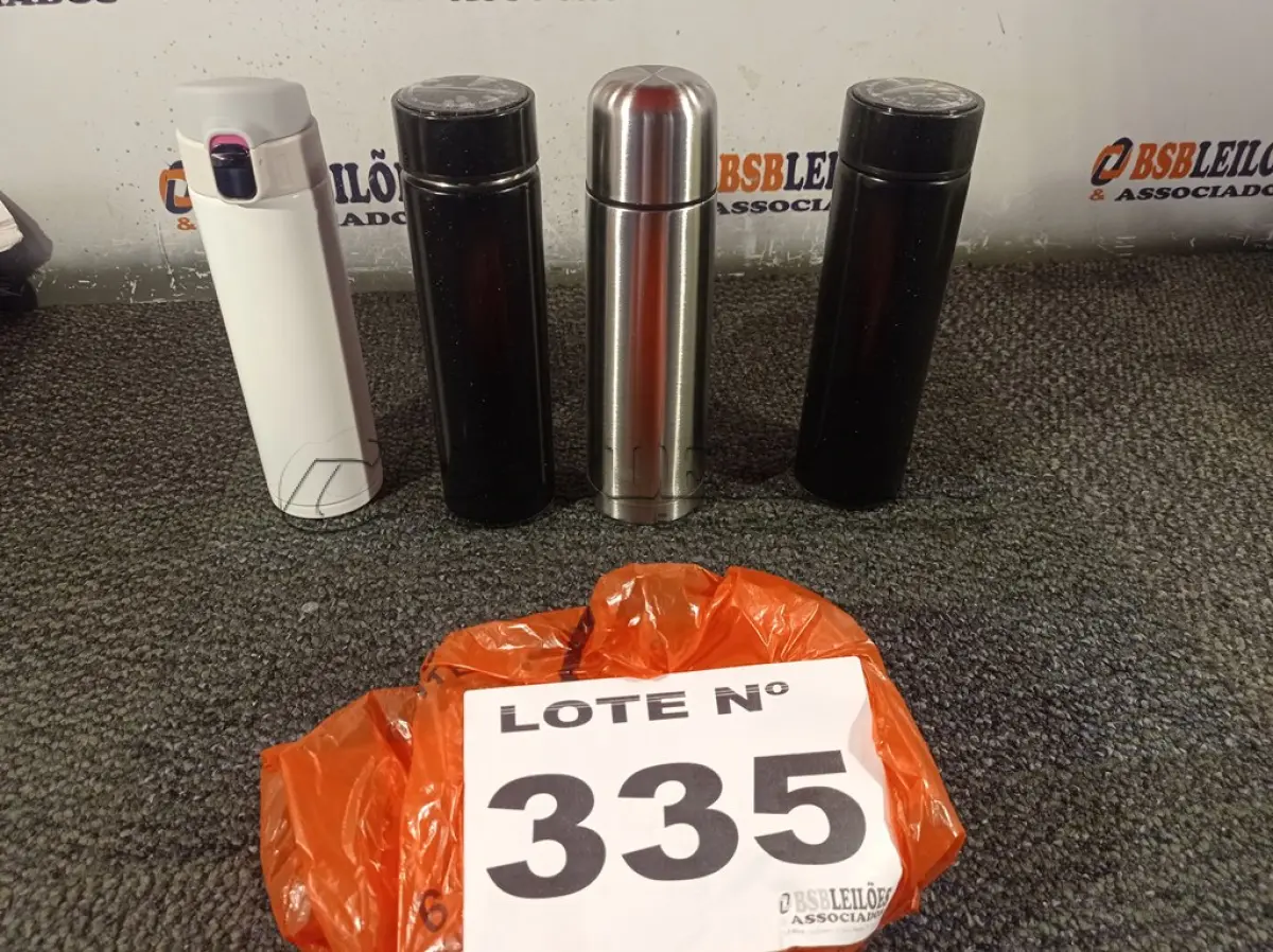 LOTE 335 - 04 – GARRAFAS TÉRMICAS (NO ESTADO, NÃO SABEMOS SE FUNCIONA. LEILÃO NÃO TEM GARANTIA E NEM DEVOLUÇÃO, SUJEITO A POSSÍVEIS AVARIAS VISÍVEIS/OCULTAS E/OU AUSÊNCIA DE COMPONENTES)