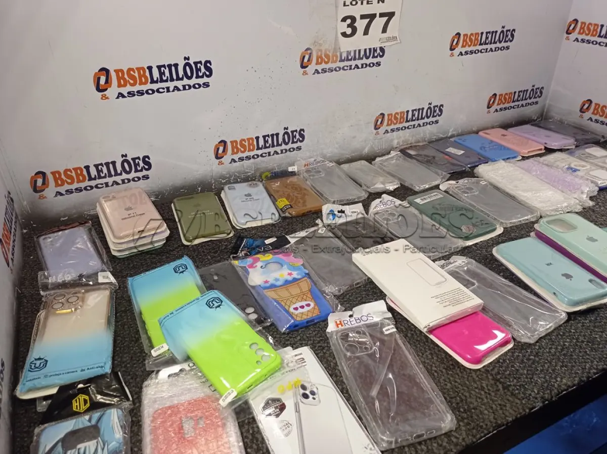 LOTE 377 - 45 – CAPAS PARA CELULARES DIVERSOS (NO ESTADO, NÃO SABEMOS SE FUNCIONA. LEILÃO NÃO TEM GARANTIA E NEM DEVOLUÇÃO, SUJEITO A POSSÍVEIS AVARIAS VISÍVEIS/OCULTAS E/OU AUSÊNCIA DE COMPONENTES)