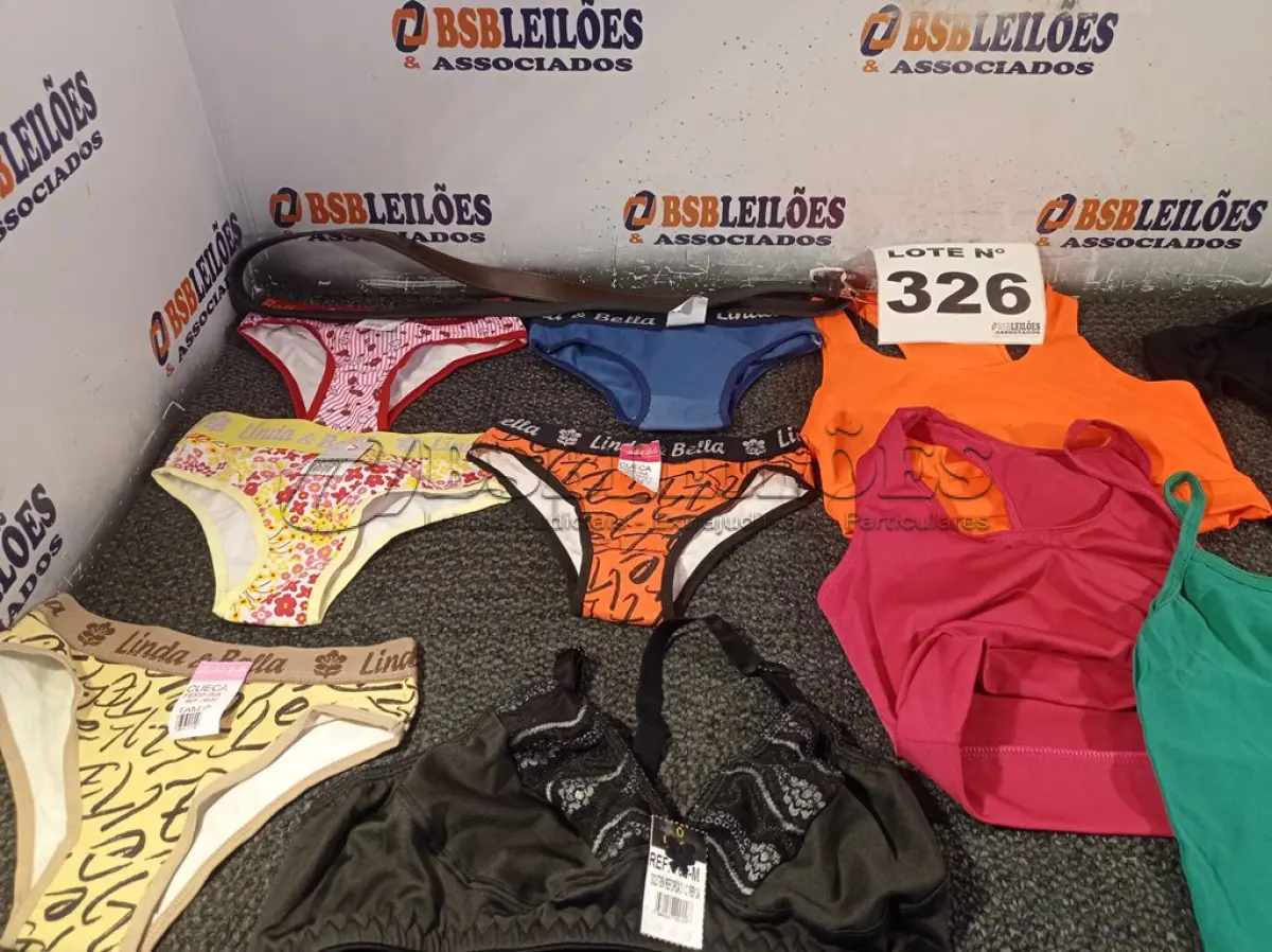 LOTE 326 - 12 – PEÇAS DE ROUPAS FEMININAS DIVERSAS (NO ESTADO, NÃO SABEMOS SE FUNCIONA. LEILÃO NÃO TEM GARANTIA E NEM DEVOLUÇÃO, SUJEITO A POSSÍVEIS AVARIAS VISÍVEIS/OCULTAS E/OU AUSÊNCIA DE COMPONENTES)