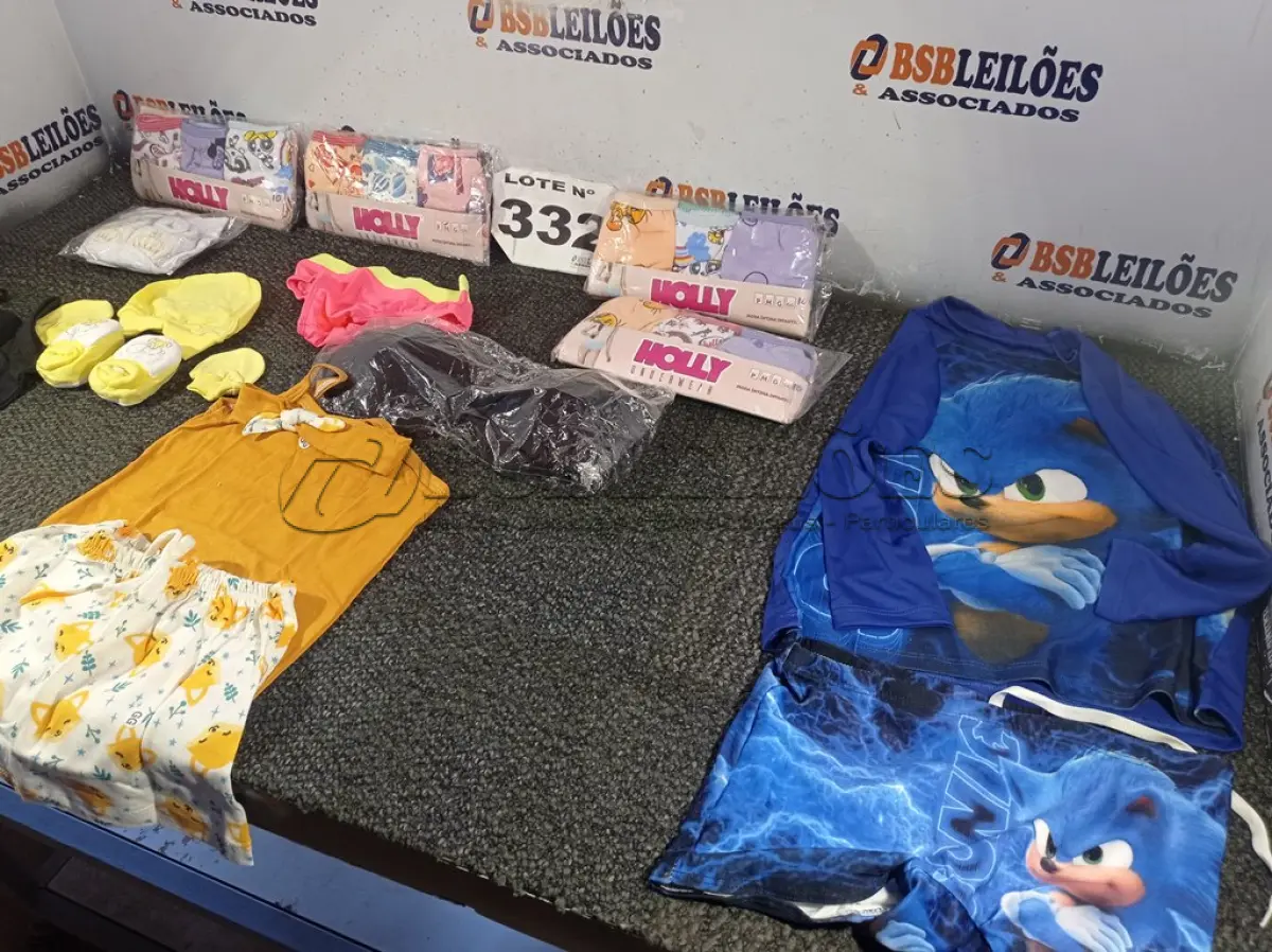 LOTE 332 - 31 – PEÇAS DE ROUPAS INFANTIL DIVERSAS (NO ESTADO, NÃO SABEMOS SE FUNCIONA. LEILÃO NÃO TEM GARANTIA E NEM DEVOLUÇÃO, SUJEITO A POSSÍVEIS AVARIAS VISÍVEIS/OCULTAS E/OU AUSÊNCIA DE COMPONENTES)