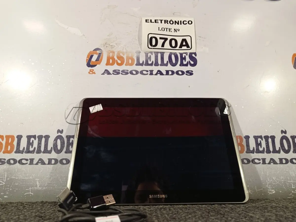 LOTE 070 - 01 TABLETE SAMSUNG TAB 2  16GB, WIFI, MODELO GT-P5110 (NO ESTADO, NÃO SABEMOS SE FUNCIONA. LEILÃO NÃO TEM GARANTIA E NEM DEVOLUÇÃO, SUJEITO A POSSÍVEIS AVARIAS VISÍVEIS/OCULTAS E/OU AUSÊNCIA DE COMPONENTES)