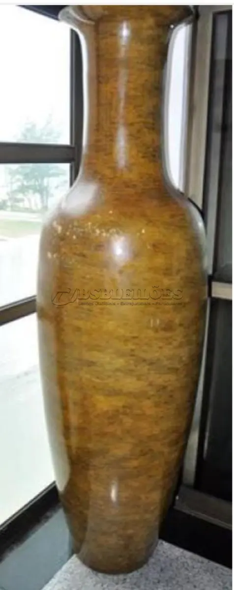 LOTE 053 - RARO VASO EM METAL NOBRE LAQUEADO OURO VELHO AVALIADA. 2 MIL REAIS TAMANHO:188 ALTURA LINDA PEÇA (NO ESTADO)
